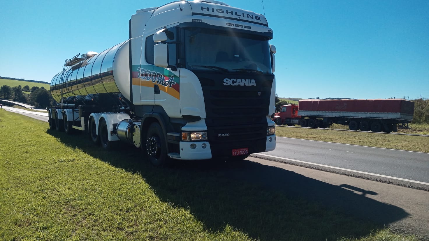 Caminhão RODOMA em trecho rodoviário