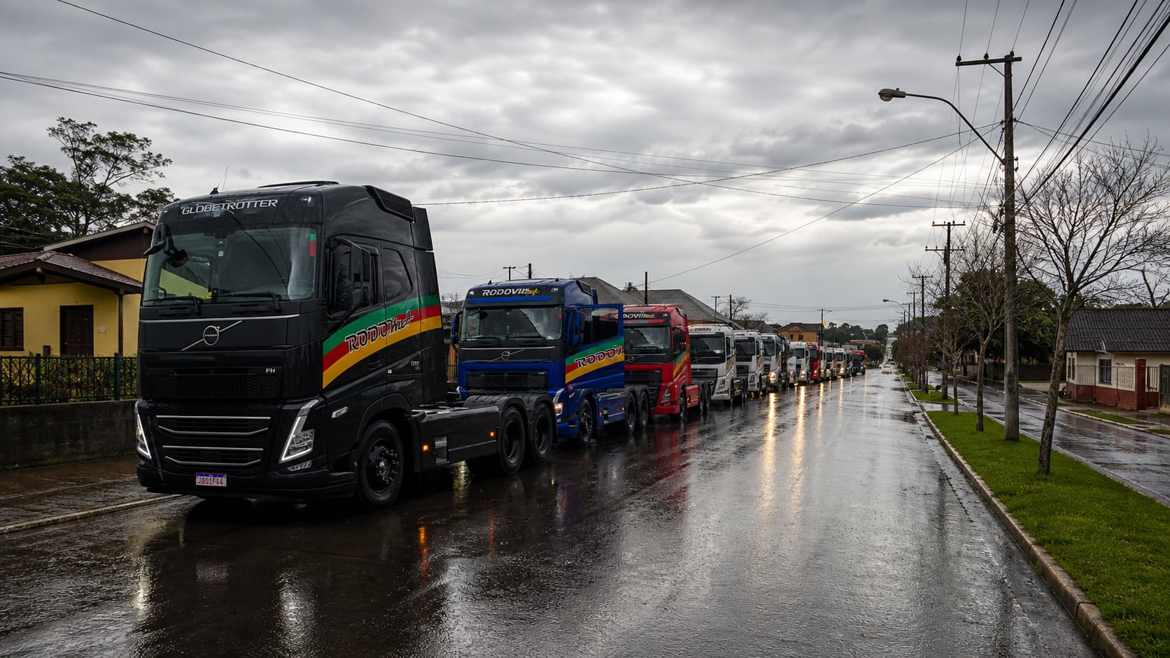 Comboio de caminhões RODOMA em rua molhada em foto expandida