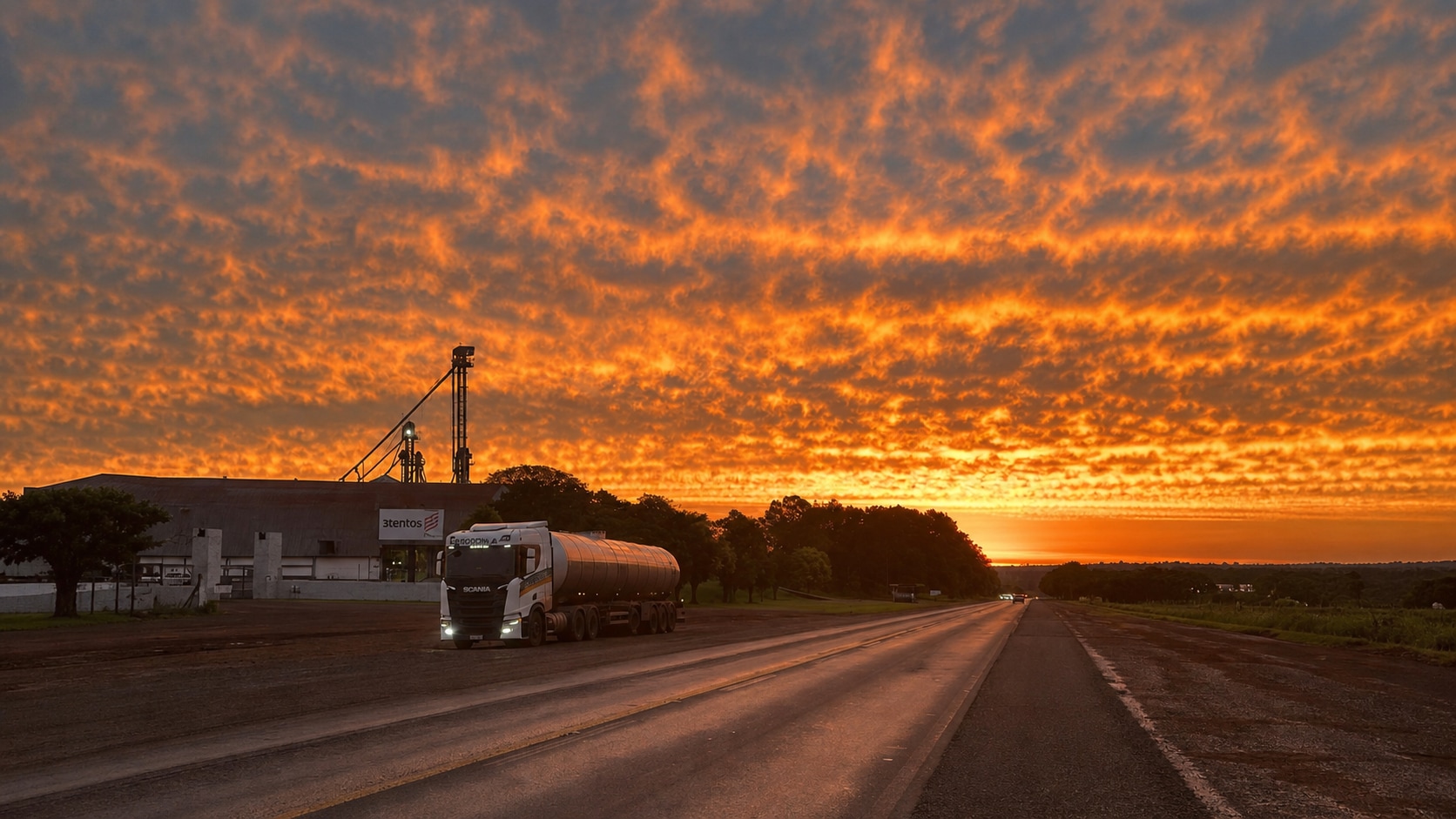 Caminhão RODOMA em rodovia em foto expandida